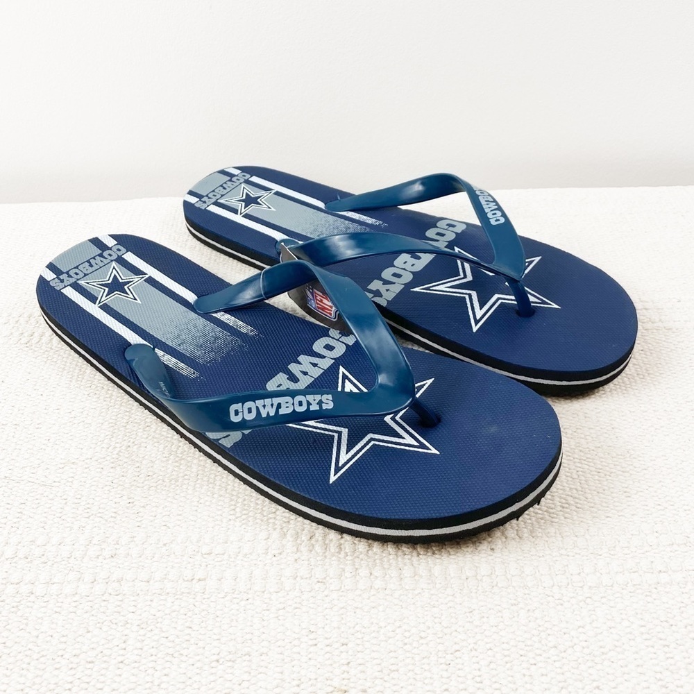SALE 🛍️ 🆕 NWT NFL Dallas Cowboys flip flop sandals Womens size 10.5